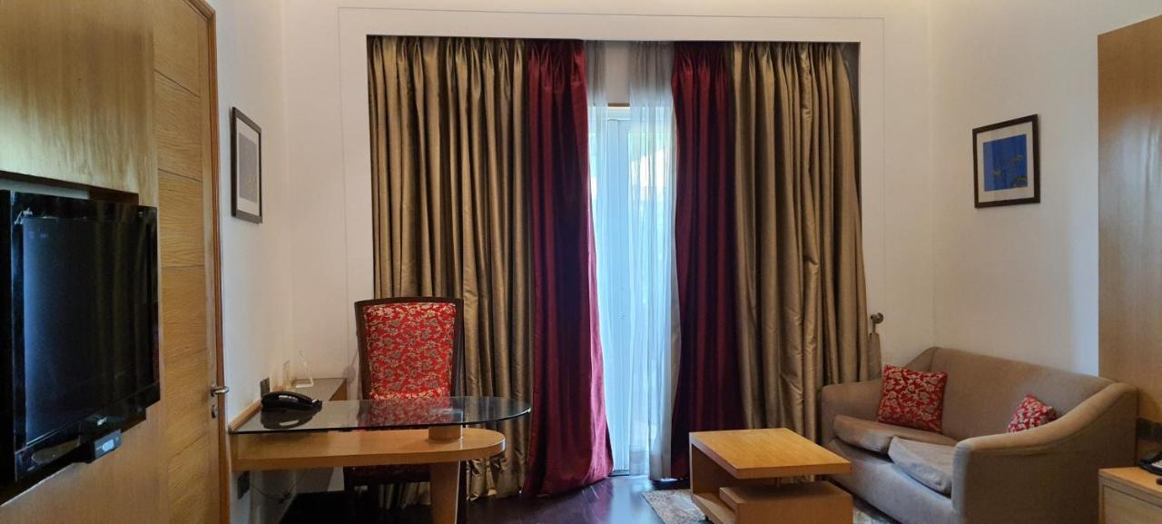 The Umrao Hotel New Delhi Exterior photo