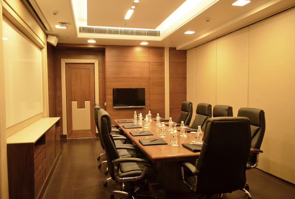 The Umrao Hotel New Delhi Exterior photo