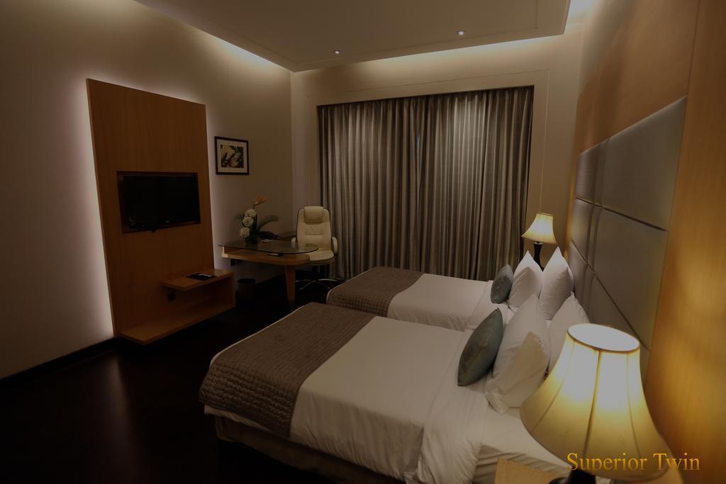 The Umrao Hotel New Delhi Exterior photo