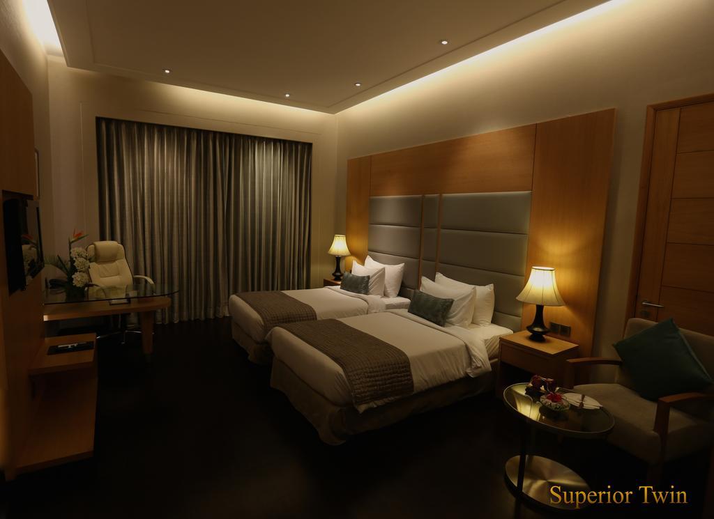 The Umrao Hotel New Delhi Exterior photo