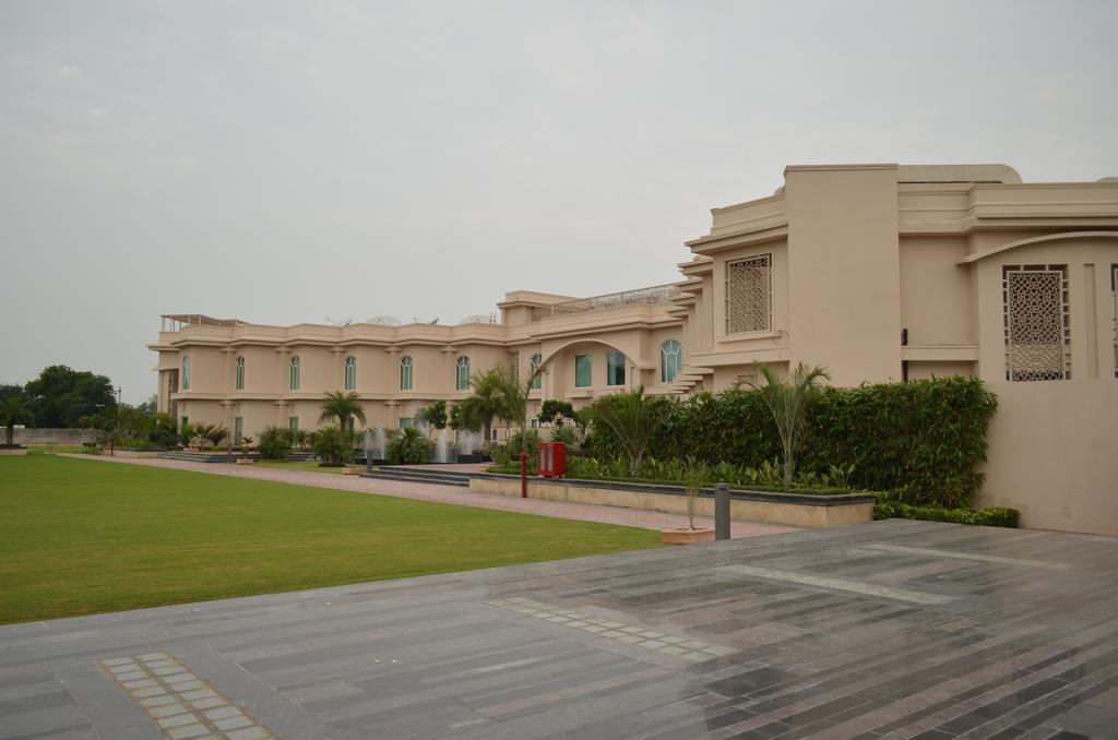 The Umrao Hotel New Delhi Exterior photo